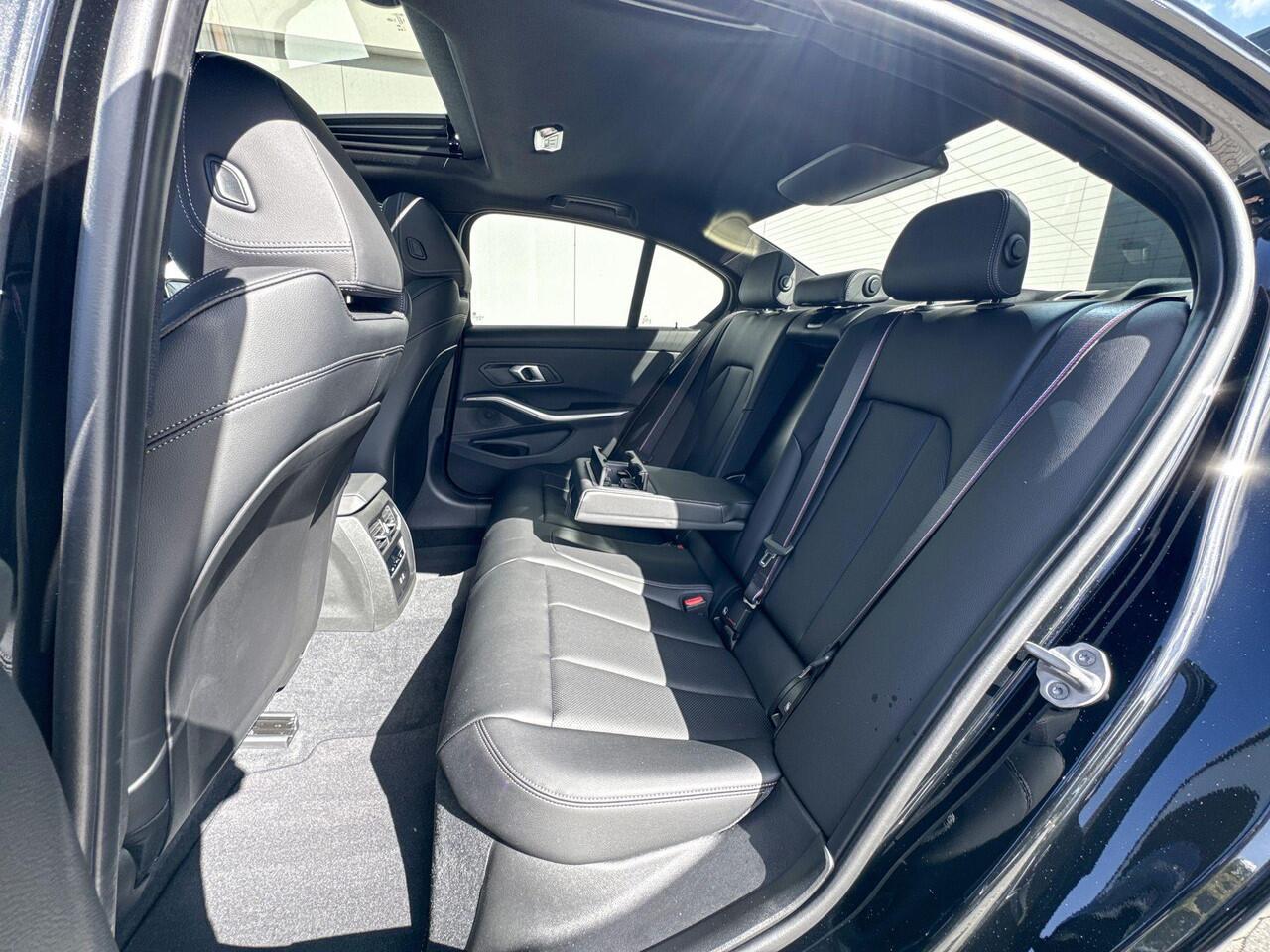 BMW 3-SERIE Sedan 330e | M Sport Pro | Comfort Pack | Active Cruise Control | Elektrisch Glazen Panoramadak