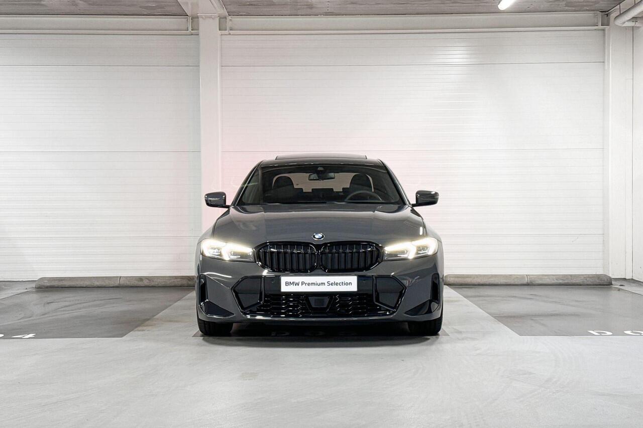 BMW 3-SERIE Sedan 318i | M-Sport Pro | Active Cruise Control | Hifi System | Schuif/-kanteldak | Selections