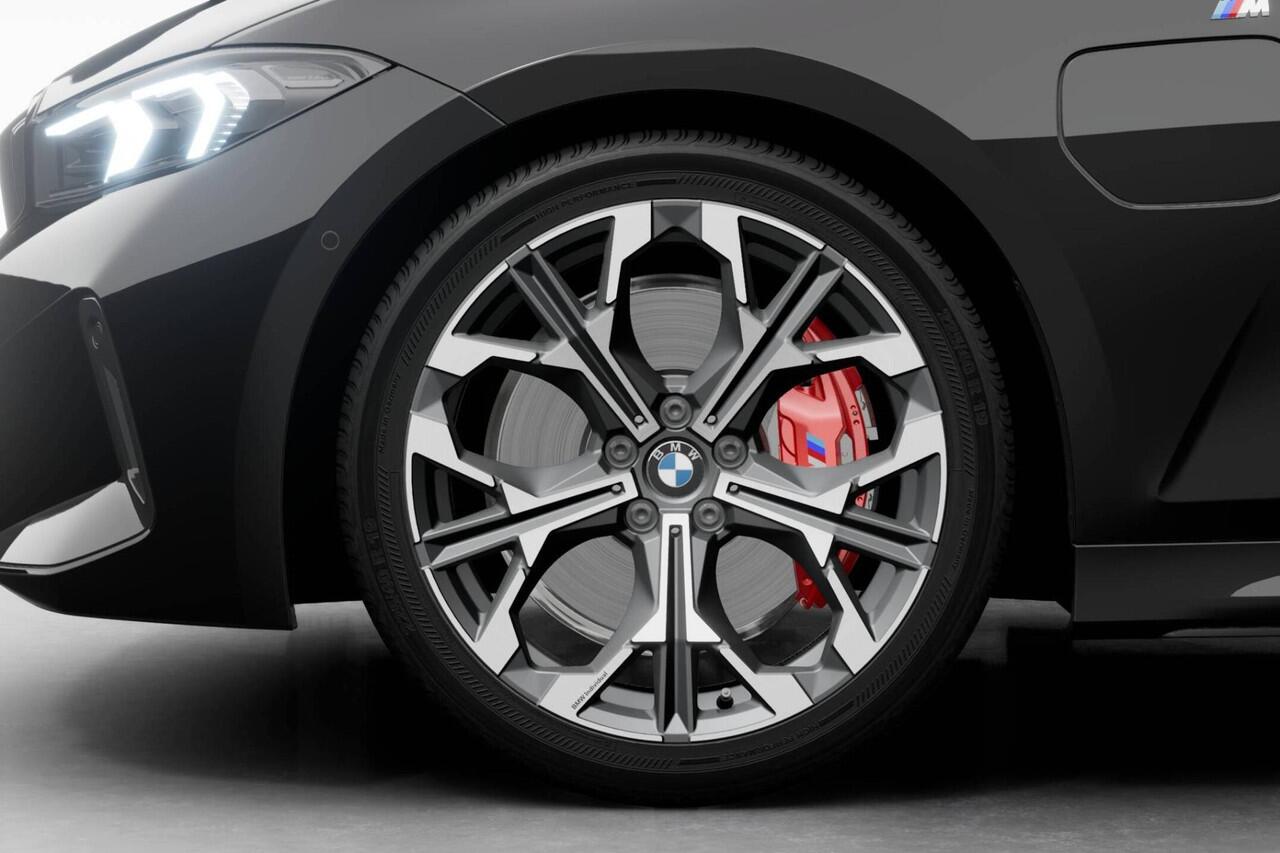 BMW 3-SERIE Sedan 330e | M Sport Pro | Comfort Pack | Active Cruise Control | Elektrisch bediend glazen schuif-/kanteldak