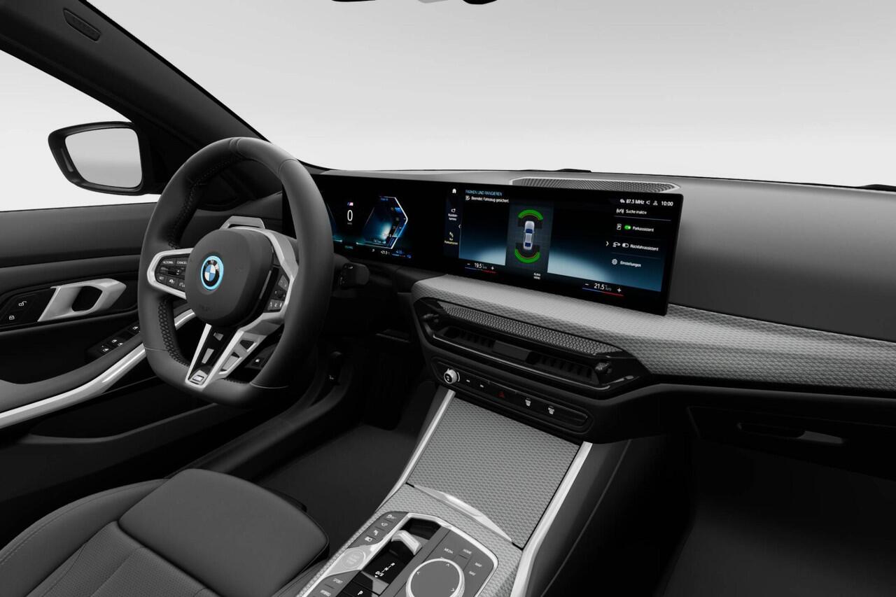 BMW 3-SERIE Sedan 330e | M Sport Pro | Comfort Pack | Active Cruise Control | Elektrisch bediend glazen schuif-/kanteldak