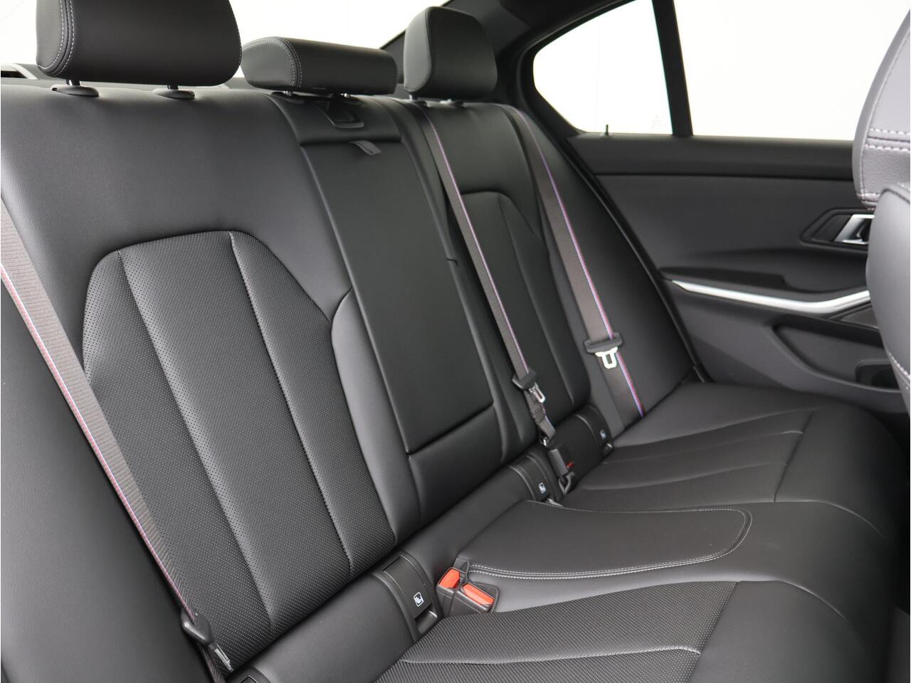 BMW 3-SERIE 320i M Sportpakket Pro | Innovation Pack ll