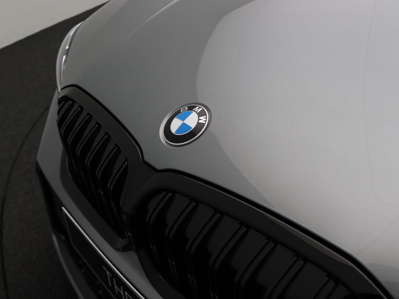 BMW 3-SERIE 320i Sedan | M Sportpakket Pro | Innovation Pack | Comfort Pack