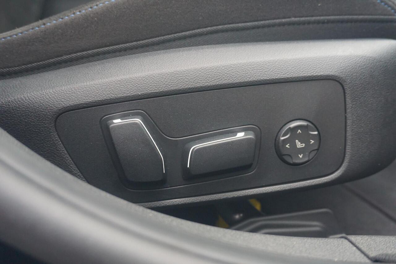 BMW 3-SERIE Touring 330e M Sport Pro | Trekhaak / Panoramadak / Head-up / Harman Kardon / Elektrische stoelen met geheugen /360*Camera's / Comfort Access / Ddodehoek detectie