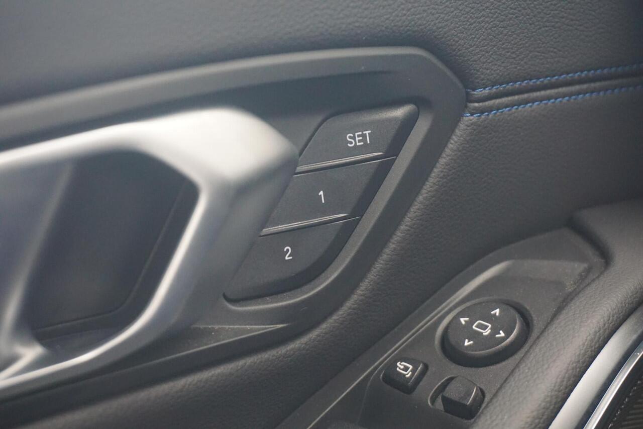 BMW 3-SERIE Touring 330e M Sport Pro | Trekhaak / Panoramadak / Head-up / Harman Kardon / Elektrische stoelen met geheugen /360*Camera's / Comfort Access / Ddodehoek detectie