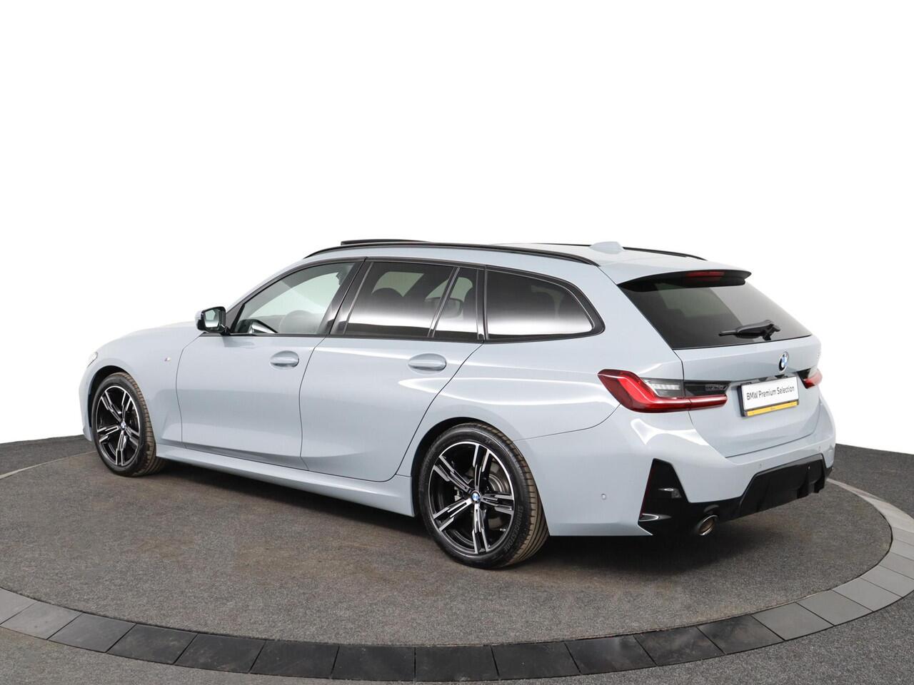 BMW 3-SERIE Touring 318i | M Sportpakket | Comfort Pack | Trekhaak | Verwarmde Voorstoelen | Achteruitrijcamera | Glazen Panoramadak |