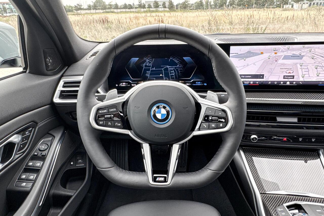 BMW 3-SERIE Sedan 330e | M Sport | Glazen Panoramadak | Harman Kardon | Head-up Display | Trekhaak |