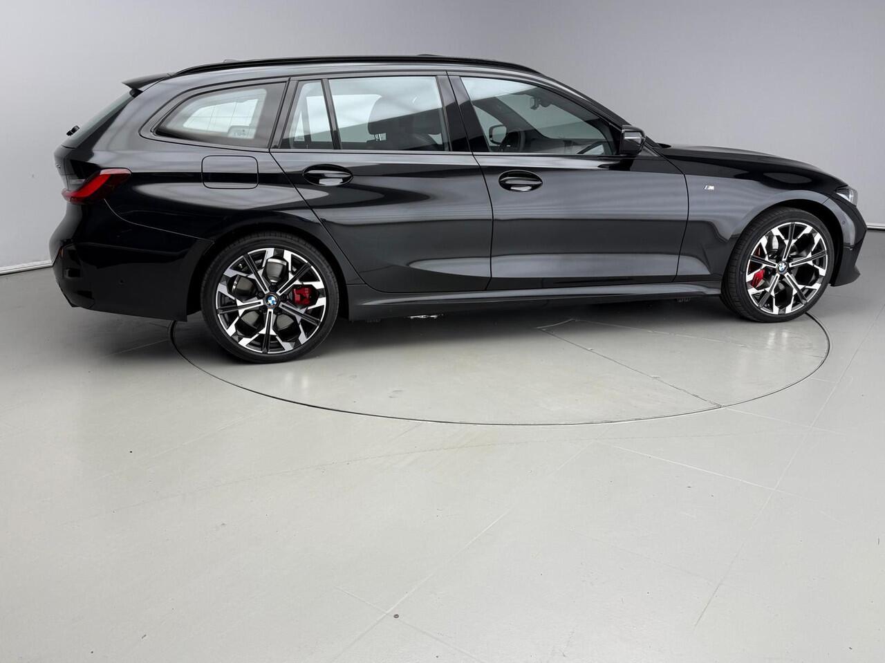 BMW 3-SERIE Touring 330e xDrive | M-Sportpakket | LED | Leder | Navigatie | Schuifdak | trekhaak | Stoelverwarming | DAB | Alu 19 inch