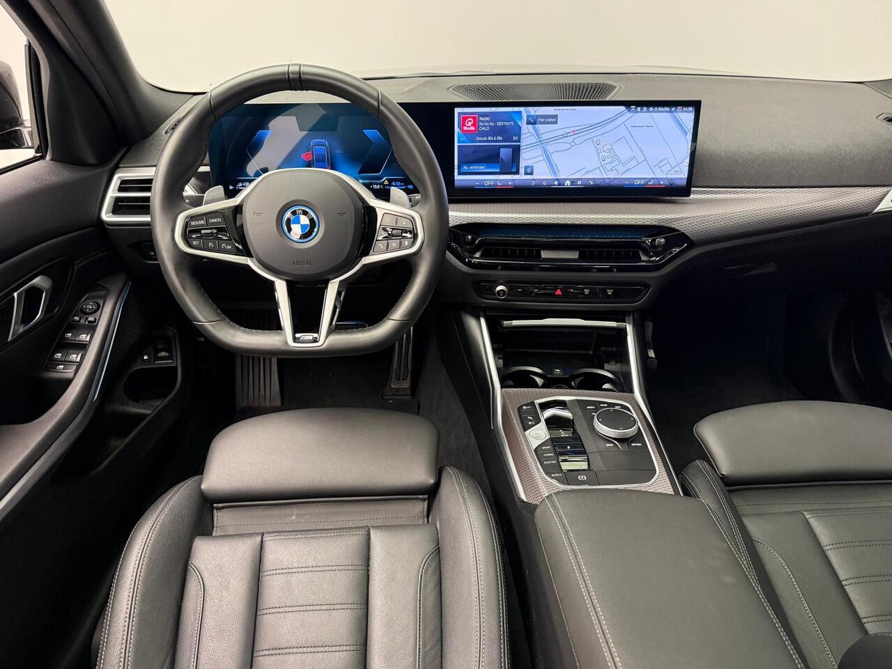 BMW 3-SERIE Touring 330e xDrive | M-Sportpakket | LED | Leder | Navigatie | Schuifdak | trekhaak | Stoelverwarming | DAB | Alu 19 inch