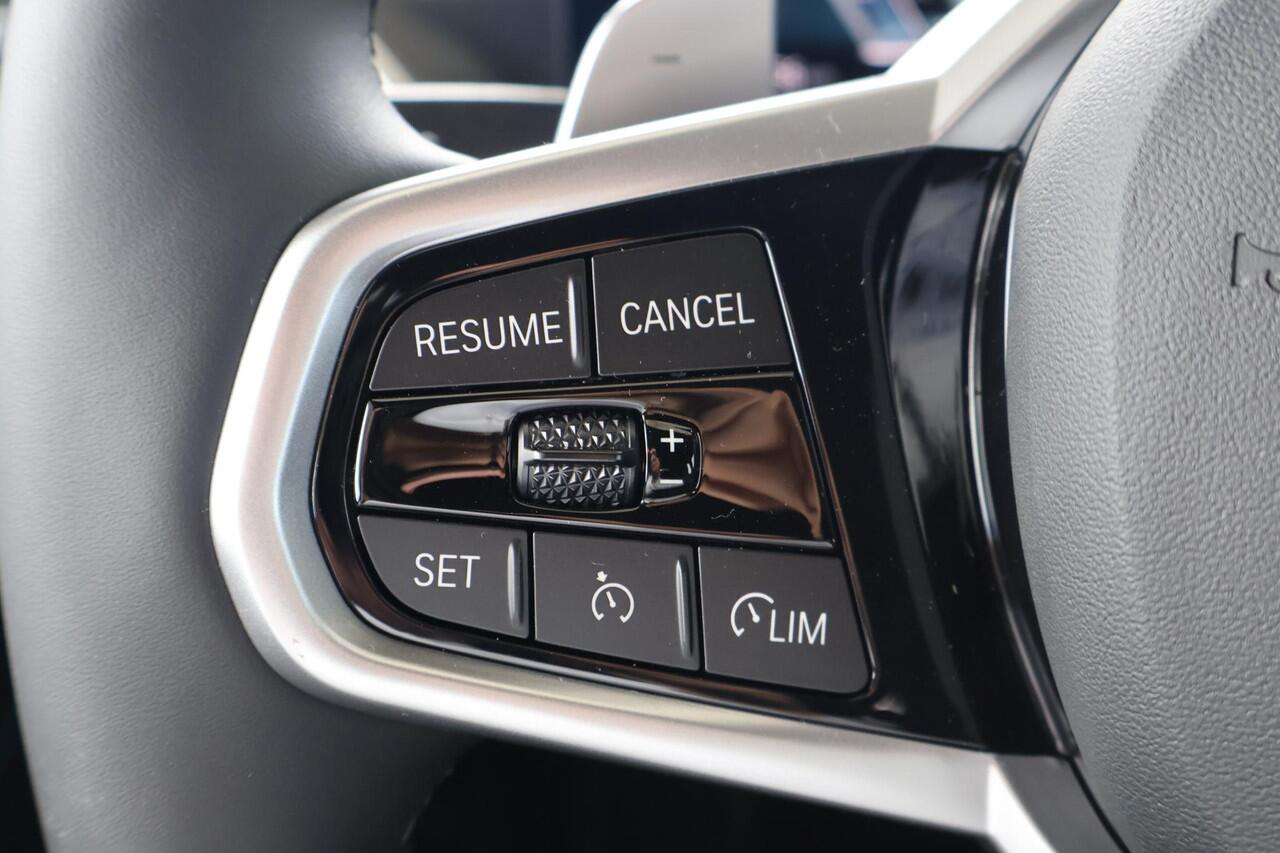 BMW 3-SERIE Touring 330e | M Sportpakket | Innovation Pack | Comfort Pack