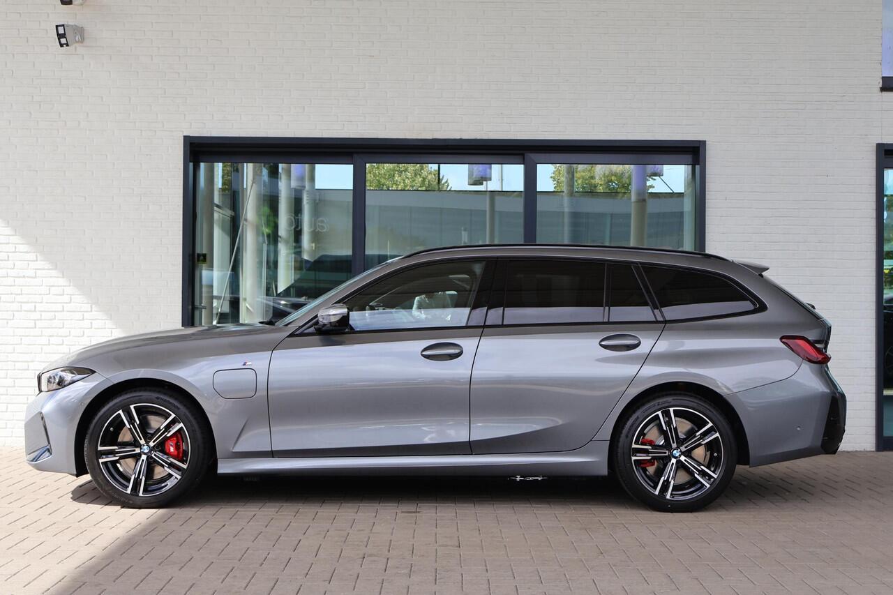 BMW 3-SERIE Touring 330e | M Sportpakket | Innovation Pack | Comfort Pack