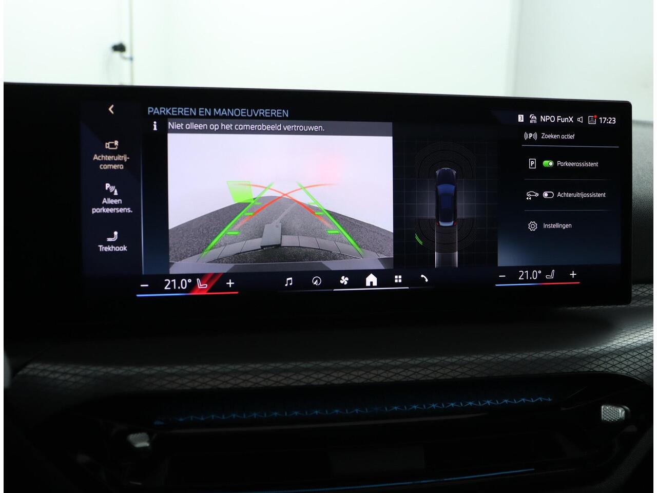 BMW 3-SERIE Touring 330e xDrive M Sportpakket Pro | Trekhaak | Panoramadak | Harman Kardon | Active Cruise Control | Comfort Access