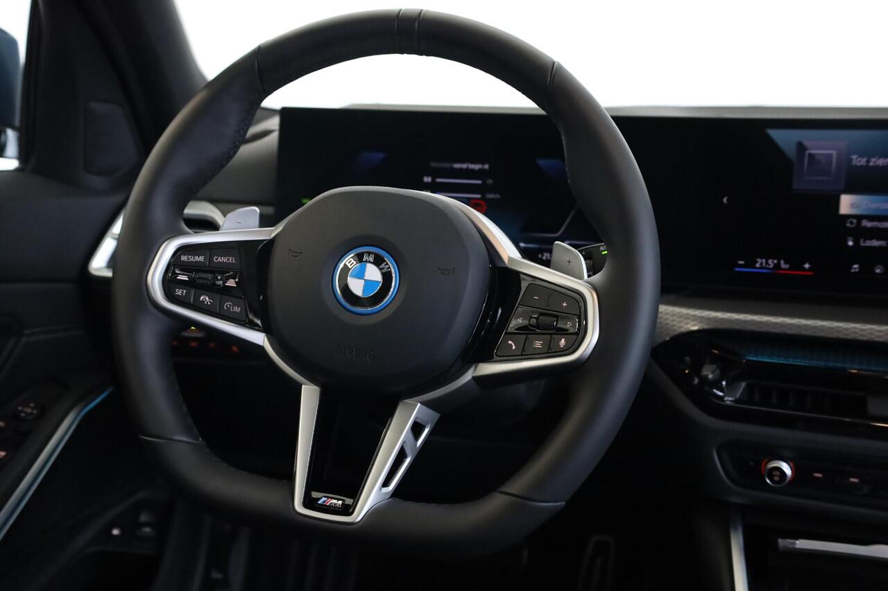 BMW 3-SERIE Touring 330e | M Sportpakket | Comfort Pack | Panorama Dak | Trekhaak