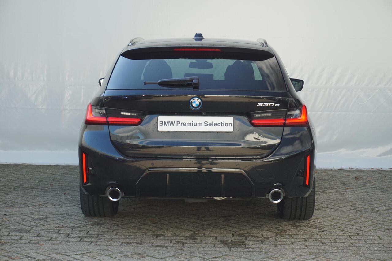 BMW 3-SERIE Touring 330e M Sport | Trekhaak / Panoramadak / Comfort Access / Active Cruise Control / HIFI / Stoelverwarming