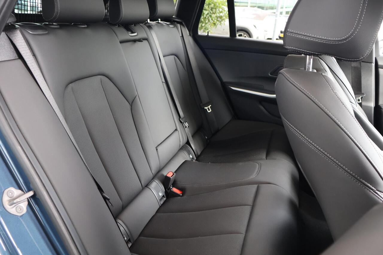BMW 3-SERIE Touring 330e | M Sportpakket | Comfort Pack | Panorama Dak | Trekhaak