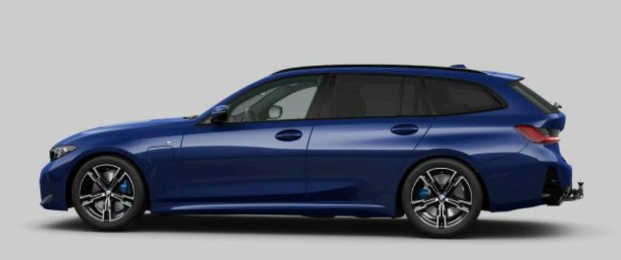 BMW 3-SERIE Touring 330e Long Range - M Sport - Trekhaak - Panoramadak - Elektrisch verstelbare/verwarmde stoelen - Parking/Driving Assistant - Harman Kardon - Getinte ruiten - Comfort Access - Ambiance verlichting -