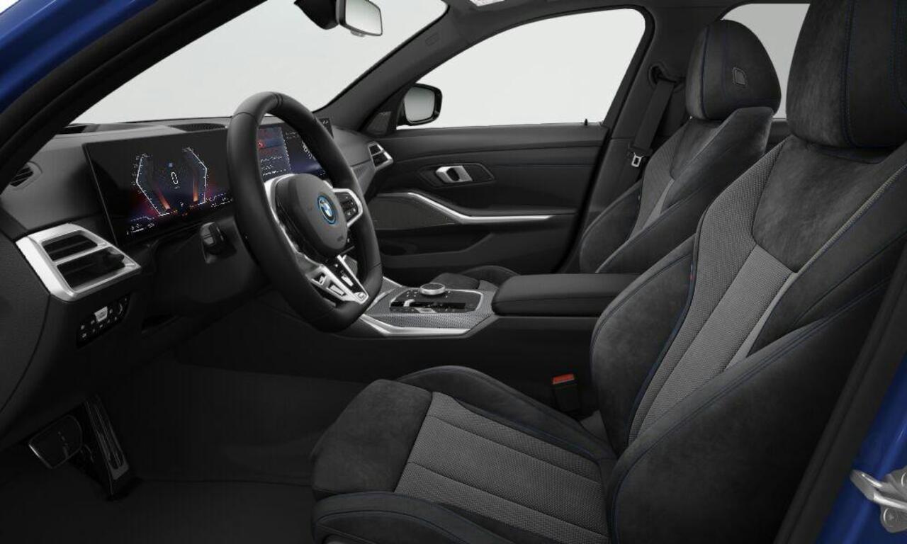 BMW 3-SERIE Touring 330e Long Range - M Sport - Trekhaak - Panoramadak - Elektrisch verstelbare/verwarmde stoelen - Parking/Driving Assistant - Harman Kardon - Getinte ruiten - Comfort Access - Ambiance verlichting -