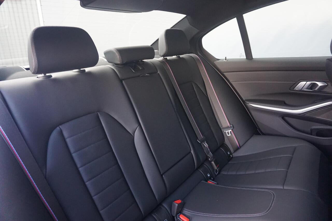 BMW 3-SERIE 330e M Sport Pro | Innovation Pack | Harman Kardon | Comfort Access | Trekhaak | Stoel & Stuurverwarming