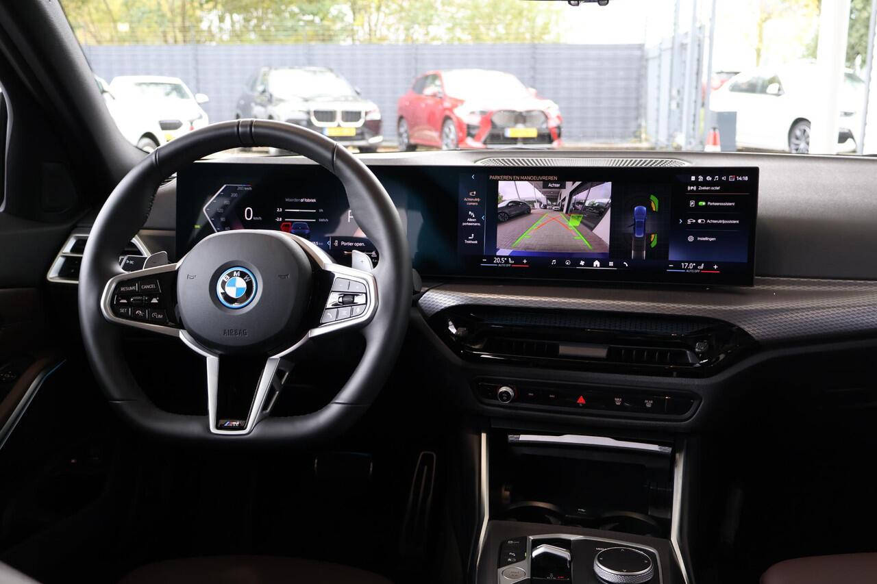 BMW 3-SERIE Touring 330e | M Sportpakket | Comfort Pack | Panorama Dak | Trekhaak