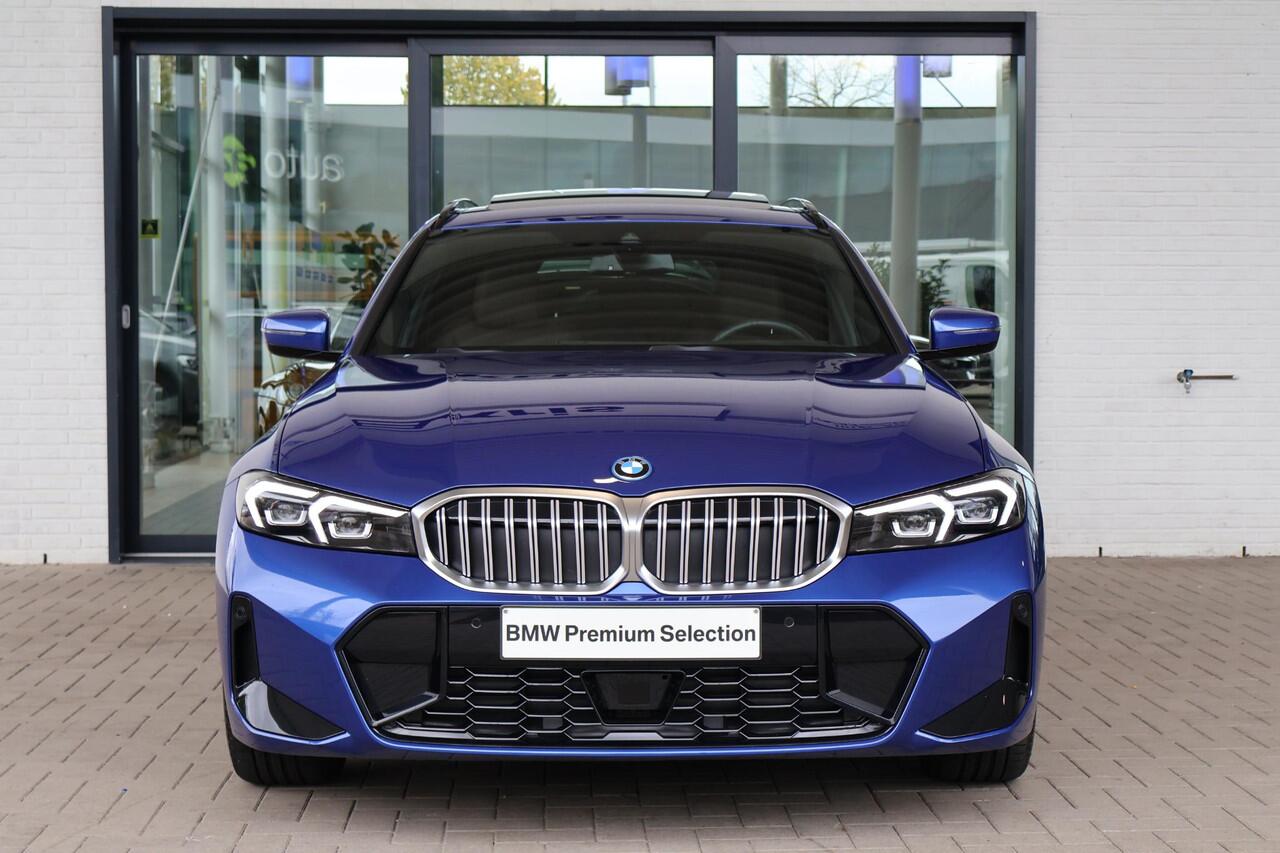 BMW 3-SERIE Touring 330e | M Sportpakket | Comfort Pack | Panorama Dak | Trekhaak
