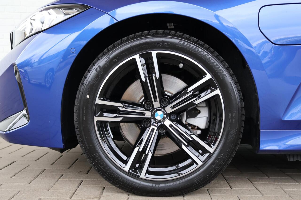 BMW 3-SERIE Touring 330e | M Sportpakket | Comfort Pack | Panorama Dak | Trekhaak