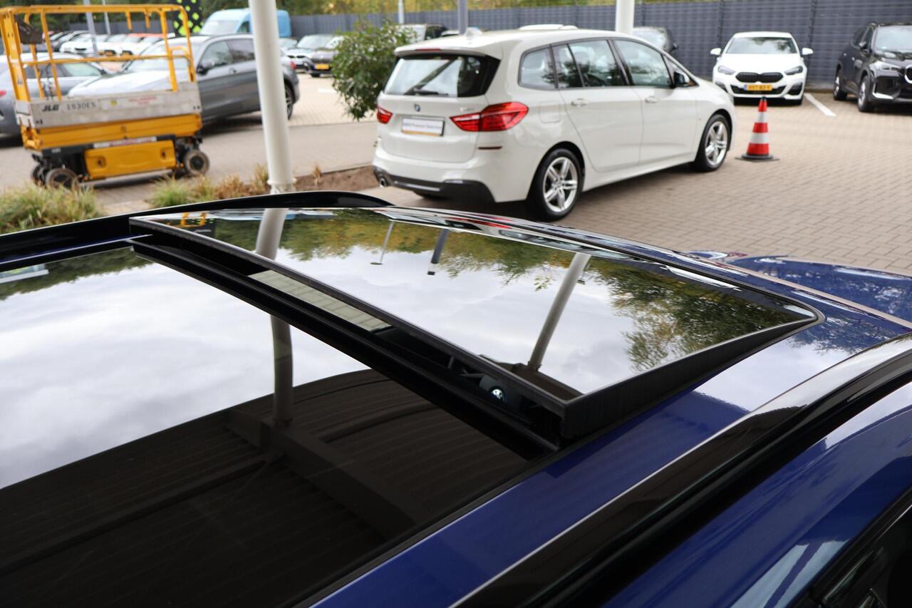 BMW 3-SERIE Touring 330e | M Sportpakket | Comfort Pack | Panorama Dak | Trekhaak