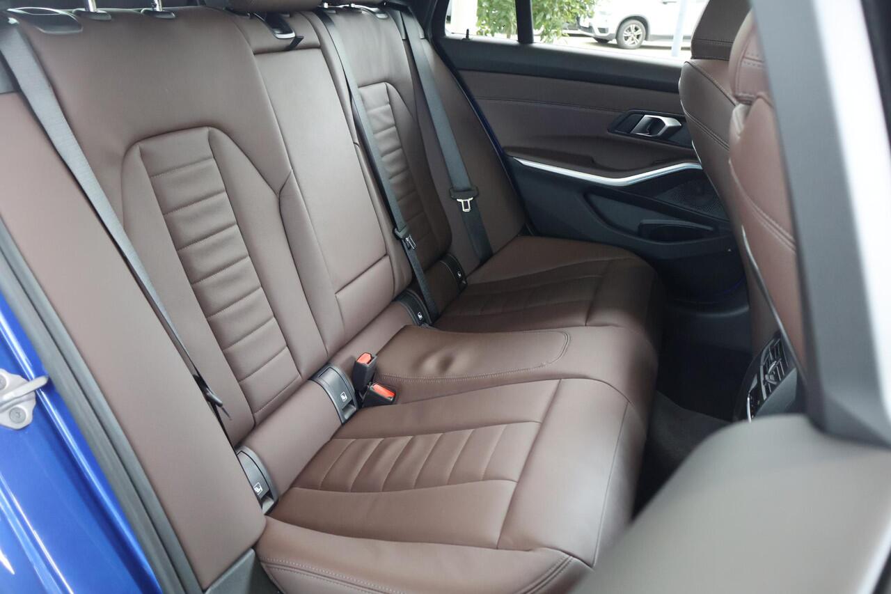 BMW 3-SERIE Touring 330e | M Sportpakket | Comfort Pack | Panorama Dak | Trekhaak