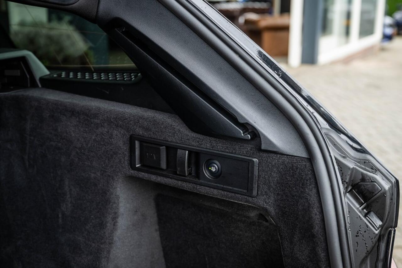 BMW 3-SERIE 330e xDrive M Sport LCI | Facelift | Shadow | Trekhaak | Widescreen | Hifi | Camera | 19' inch |