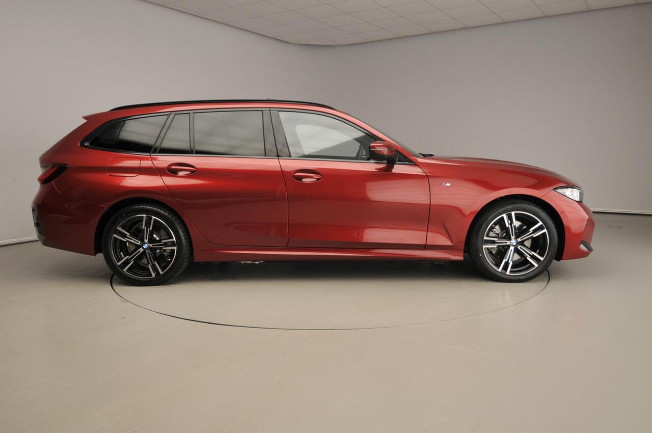BMW 3-SERIE Touring 330e | M-Sportpakket | LED | Leder | Active cruise | Navigatie | Schuifdak | Trekhaak | DAB | Hifi speakers | Alu 18 inch