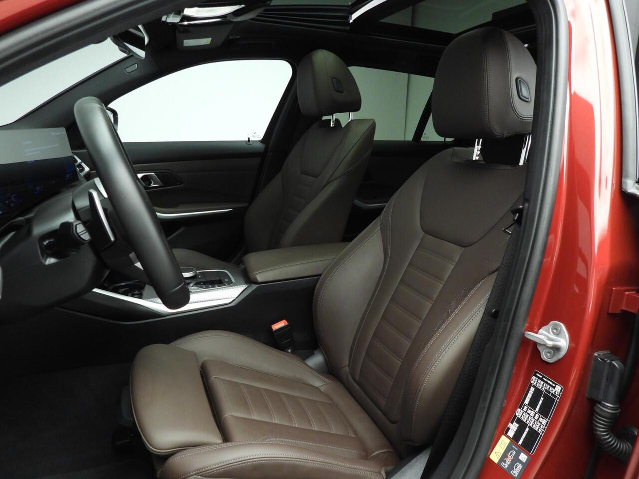 BMW 3-SERIE Touring 330e | M-Sportpakket | LED | Leder | Active cruise | Navigatie | Schuifdak | Trekhaak | DAB | Hifi speakers | Alu 18 inch