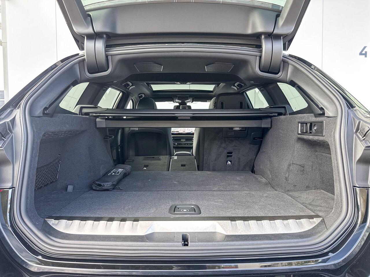 BMW 3-SERIE Touring 330e M-Sport / Apple Carplay / Panoramadak / Driving Assistant