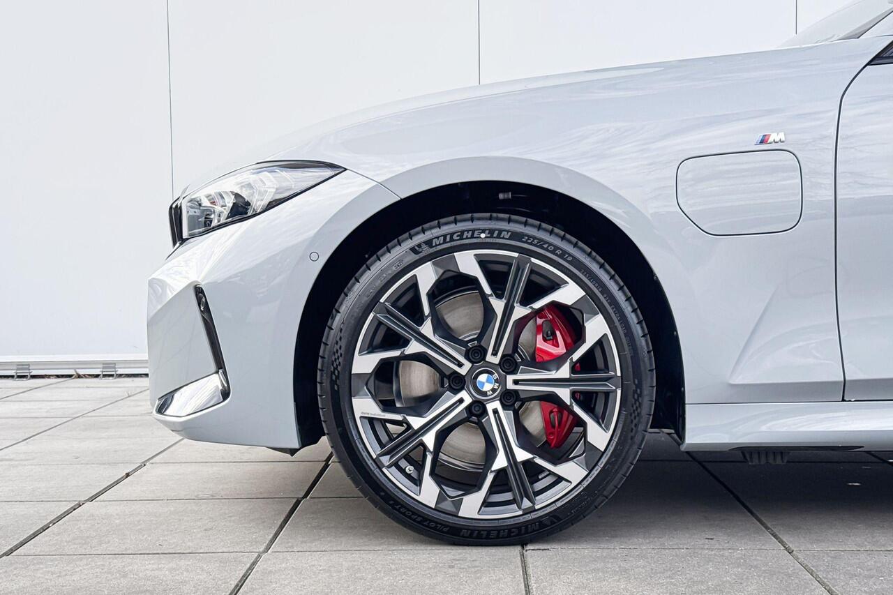 BMW 3-SERIE Touring 330e | M Sport Pro | Innovation Pack | Comfort Pack
