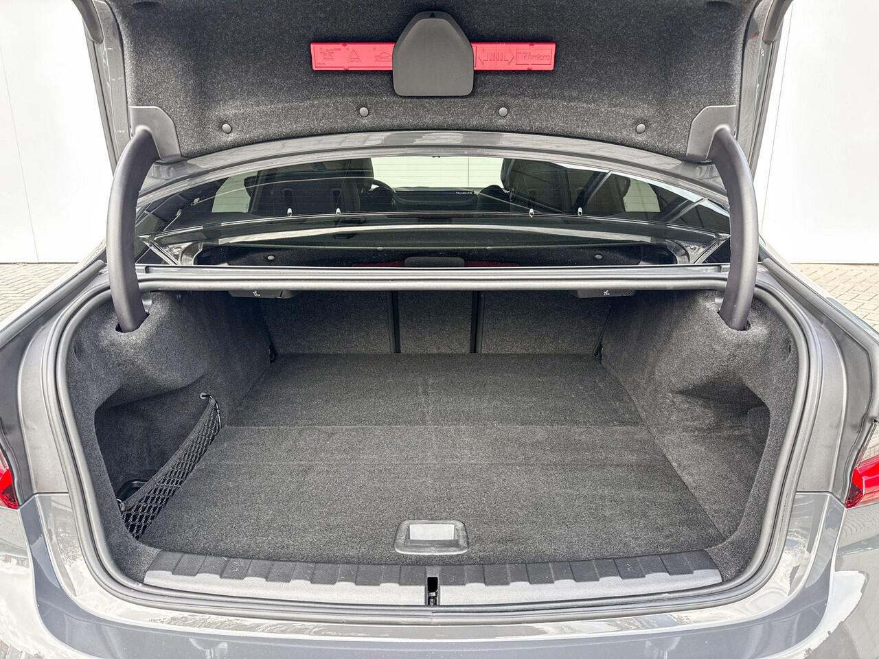 BMW 3-SERIE Sedan 330e M Sport | Panoramadak