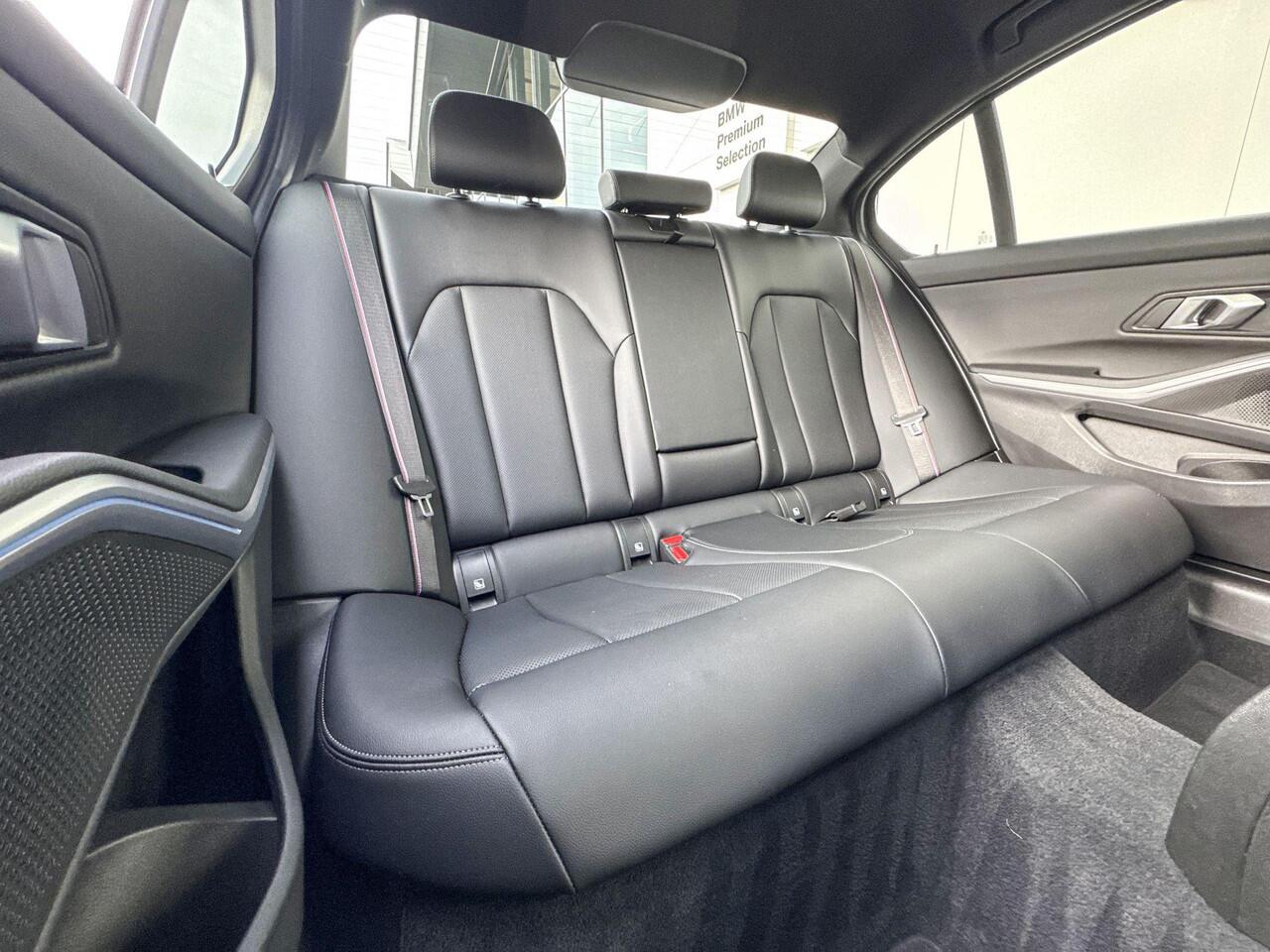 BMW 3-SERIE Sedan 330e M Sport | Panoramadak