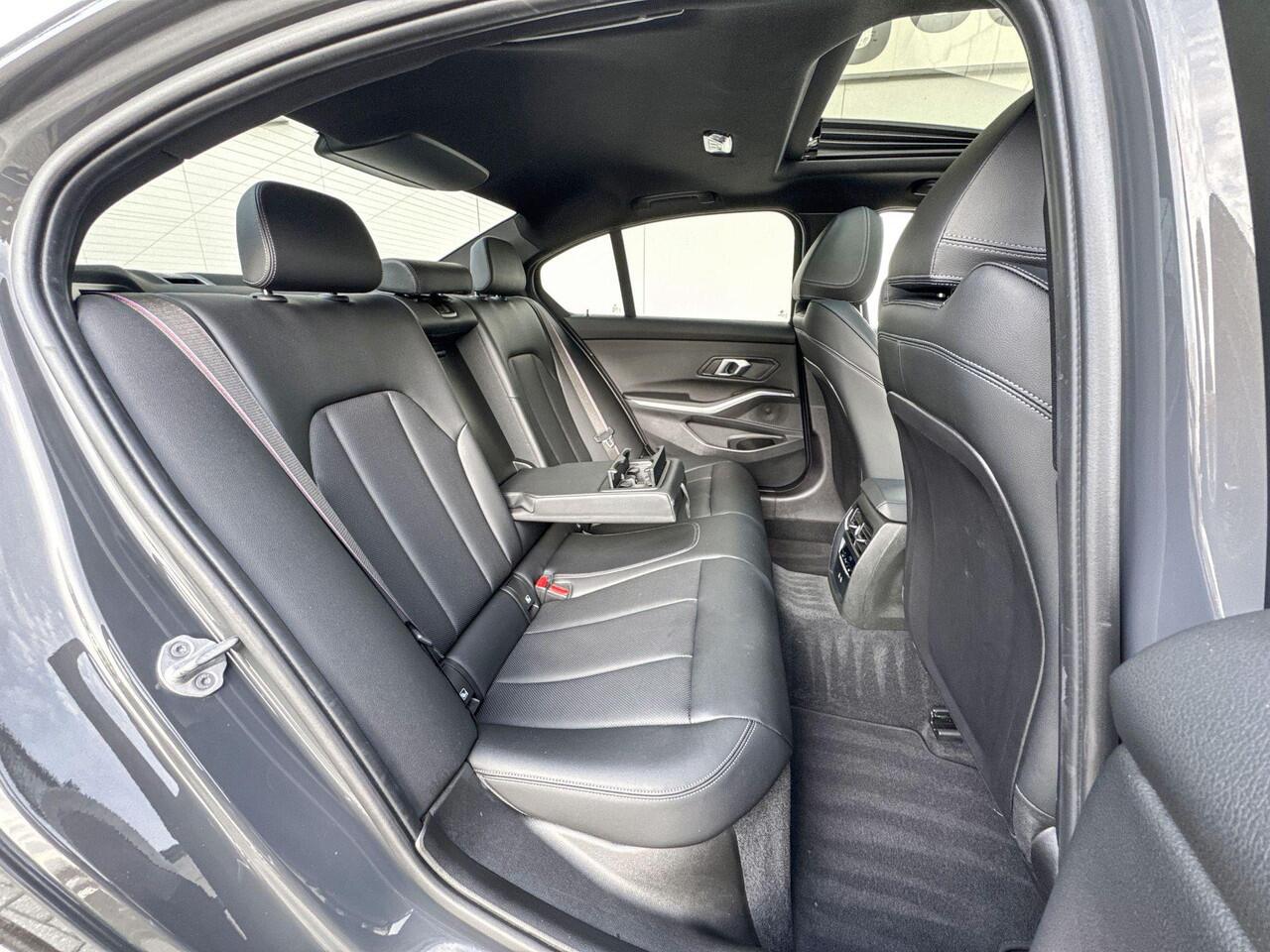 BMW 3-SERIE Sedan 330e M Sport | Panoramadak