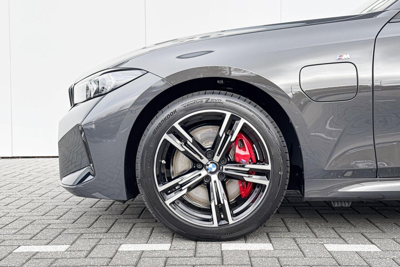 BMW 3-SERIE Touring 330e | M Sport Pro | Glazen Panoramadak | Innovation Pack