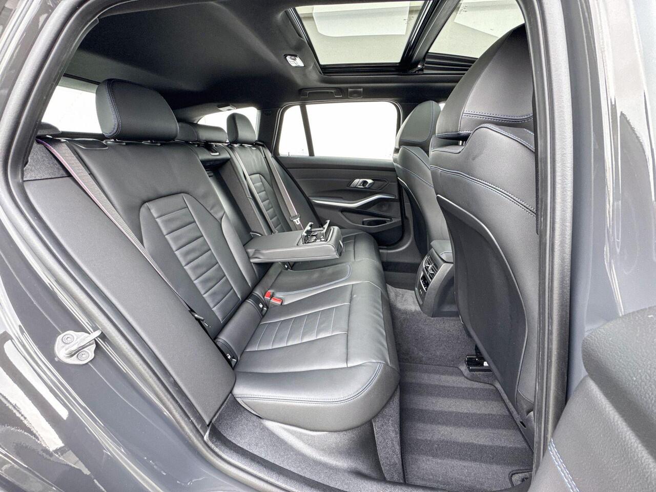 BMW 3-SERIE Touring 330e | M Sport Pro | Glazen Panoramadak | Innovation Pack