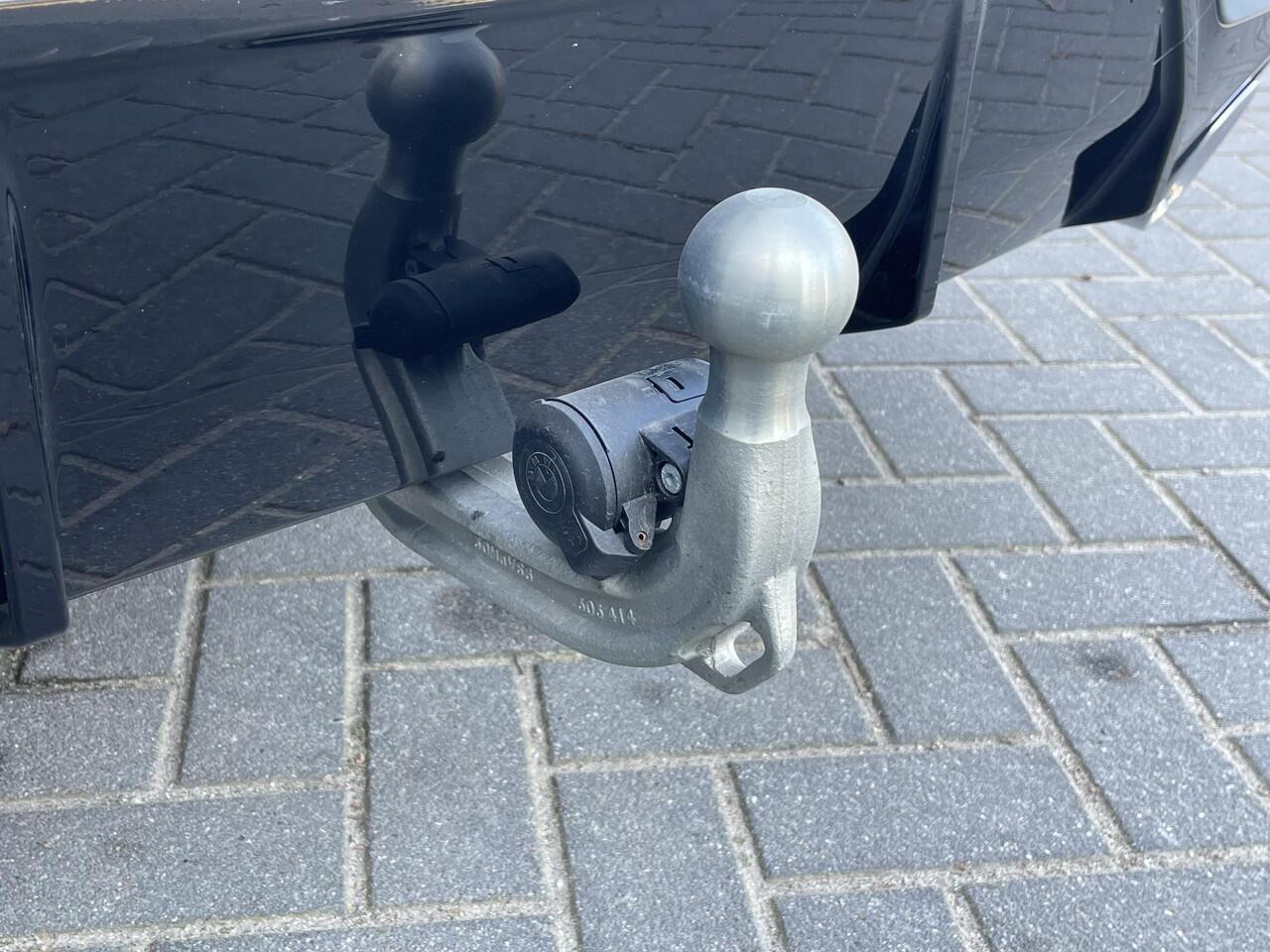 BMW 3-SERIE 330e M Sport Edition / Fabrieksgarantie t/m 6-2028 / Elektrische Trekhaak (1500 KG) / Adaptieve Cruise Control / Stoel-/Stuurverwarming / Brooklyn Grau / Sportstoelen / Apple Carplay/Android auto / Schuif-/kanteldak /