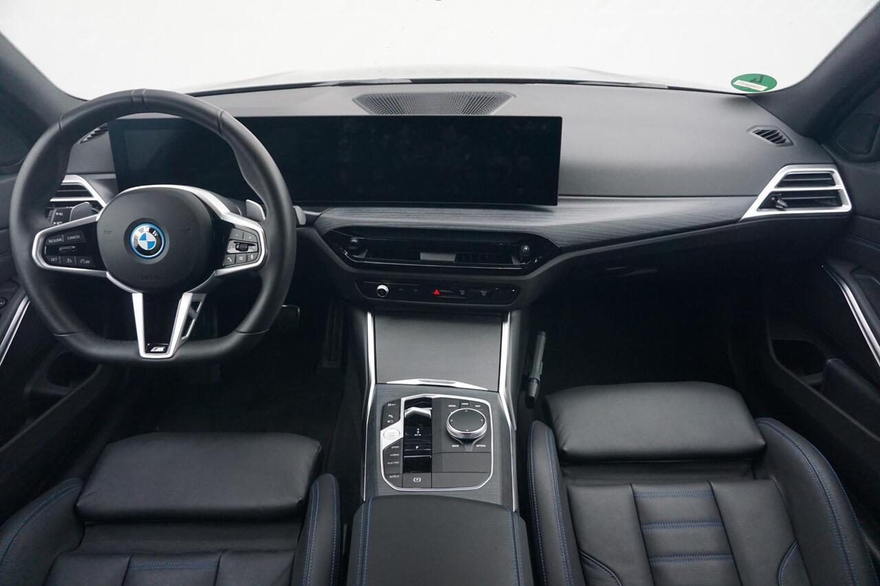 BMW 3-SERIE Touring 330e M Sportpakket Pro 19'' / Elektrisch verstelbare stoelen / Comfort Acces / HiFi System
