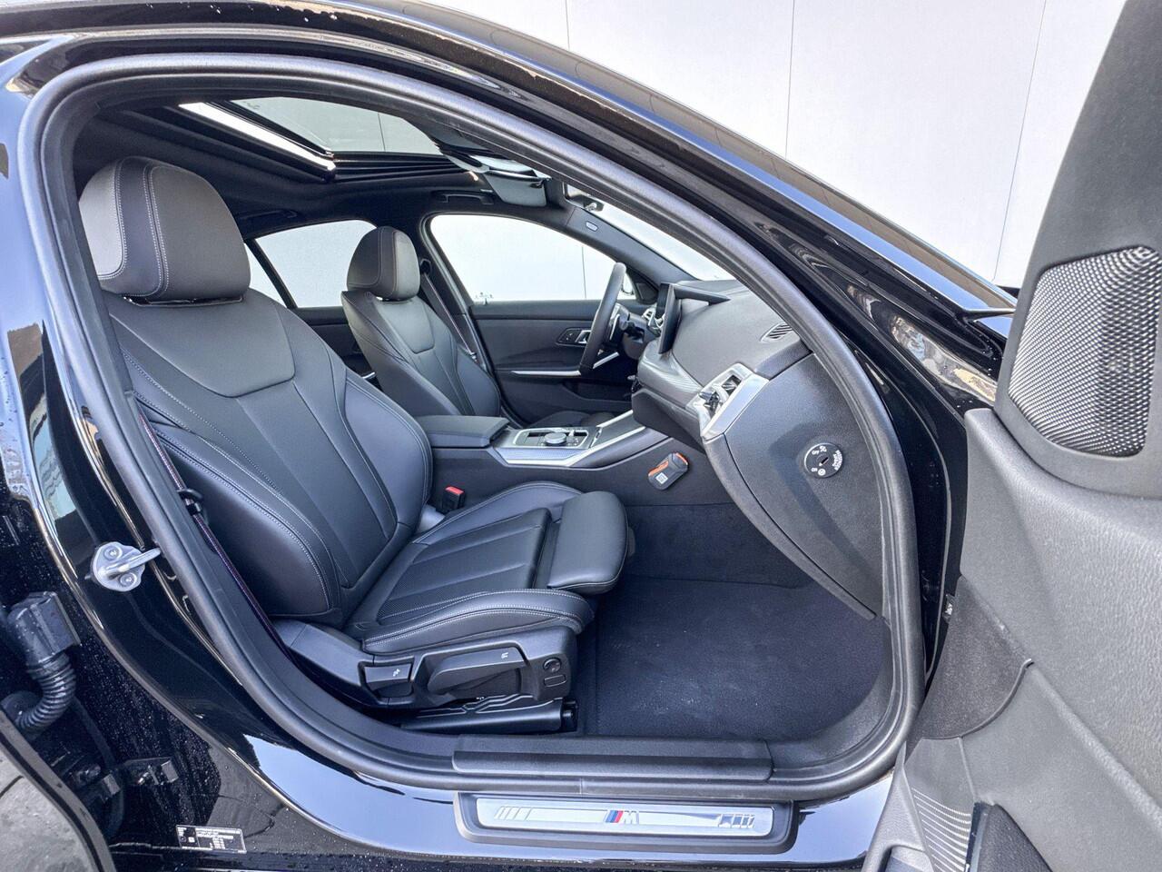 BMW 3-SERIE Sedan 330e M-Sport Glazen Schuifdak / 19 inch / Active Cruise Controle