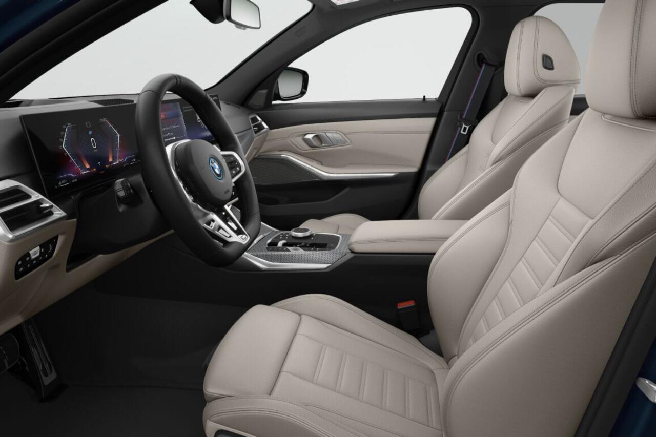 BMW 3-SERIE Touring 330e M Sport Edition | M Sportpakket Pro | Innovation Pack | Comfort Pack | Trekhaak
