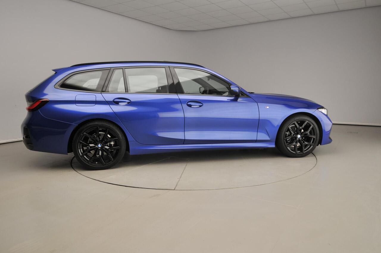 BMW 3-SERIE Touring 318i | M-Sportpakket | LED | Leder | Navigatie | Schuifdak | Trekhaak | Stoelverwarming | DAB | Alu 19 inch