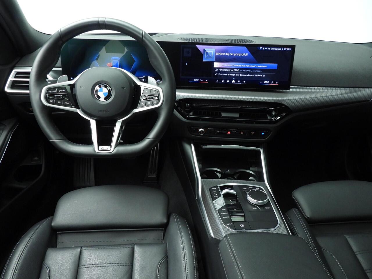 BMW 3-SERIE Touring 330i xDrive | M-Sportpakket | LED | Leder | HUD | Schuifdak | Trekhaak | Stoelverwarming | Keyles go | DAB | Alu 19 inch