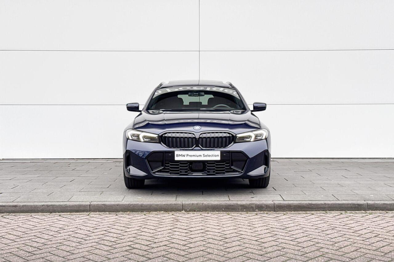 BMW 3-SERIE Touring 330e xDrive M-Sport PRO | Panoramadak | Trekhaak | Driving Assistant Professional