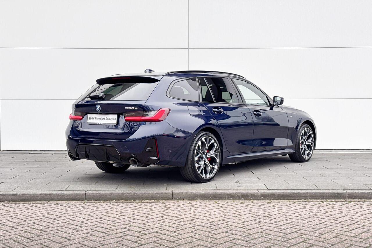 BMW 3-SERIE Touring 330e xDrive M-Sport PRO | Panoramadak | Trekhaak | Driving Assistant Professional