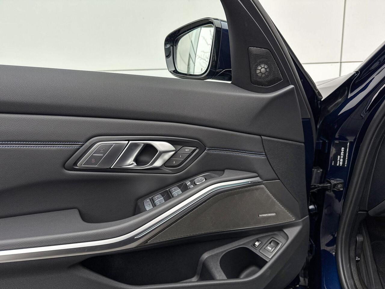 BMW 3-SERIE Touring 330e xDrive M-Sport PRO | Panoramadak | Trekhaak | Driving Assistant Professional