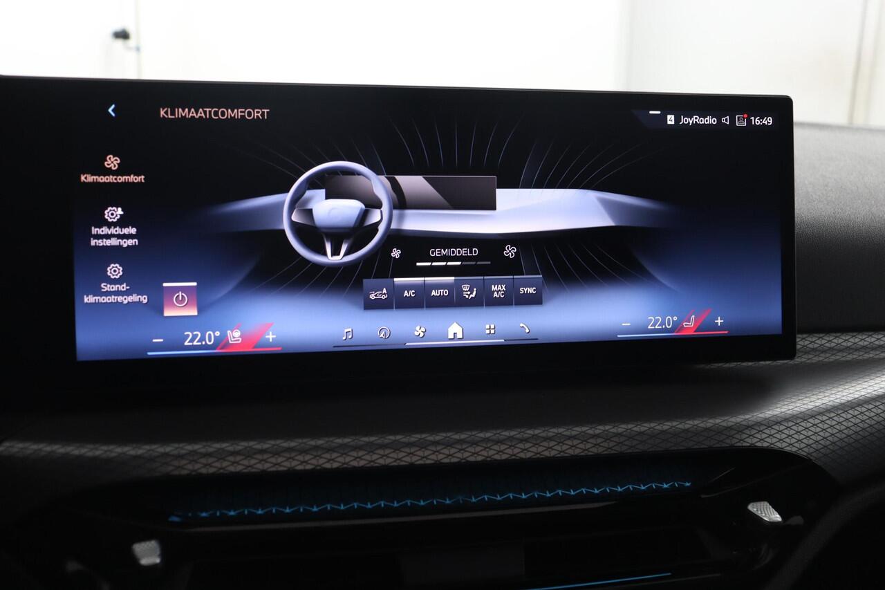 BMW 3-SERIE Touring 330e Individual Lak | M Sportpakket Pro | Innovation Pack | Comfort Pack | Trekhaak | Panoramadak