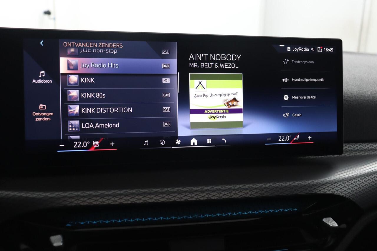 BMW 3-SERIE Touring 330e Individual Lak | M Sportpakket Pro | Innovation Pack | Comfort Pack | Trekhaak | Panoramadak