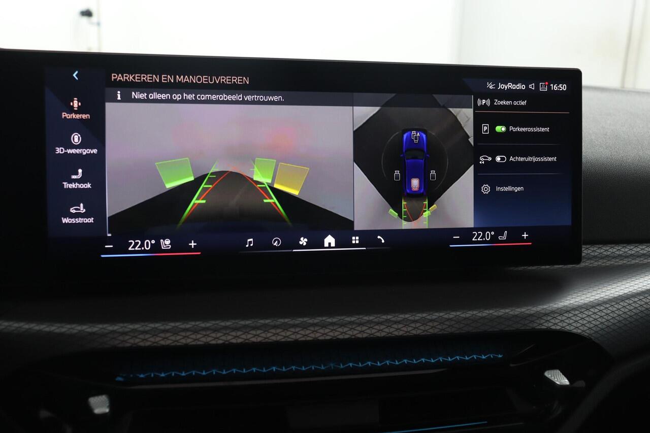 BMW 3-SERIE Touring 330e Individual Lak | M Sportpakket Pro | Innovation Pack | Comfort Pack | Trekhaak | Panoramadak