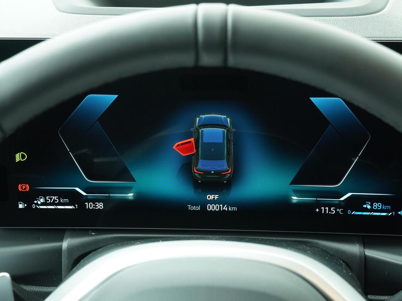 BMW 3-SERIE Touring 330e Individual Lak | M Sportpakket Pro | Innovation Pack | Comfort Pack | Trekhaak | Panoramadak