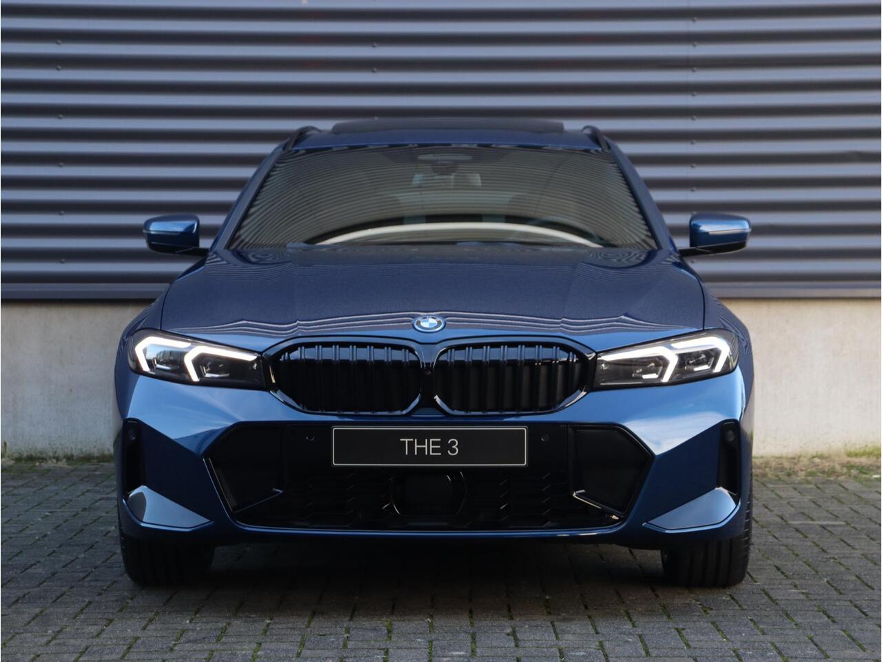 BMW 3-SERIE Touring 330e Individual Lak | M Sportpakket Pro | Innovation Pack | Comfort Pack | Panoramadak | Trekhaak